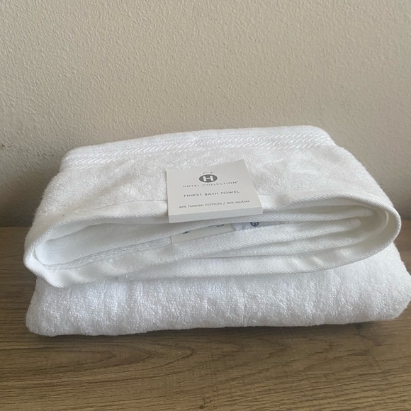 HOTEL COLLECTION  Finest Bath towel 30x56 in made in Turkey - Picture 2 of 5